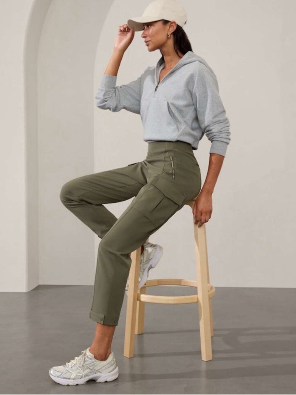 Athleta Endless High Rise Cargo Pant size 6